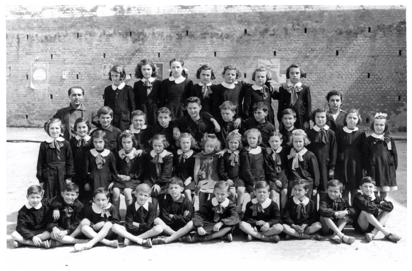1951_Scuola elementare con il maestro Squillari