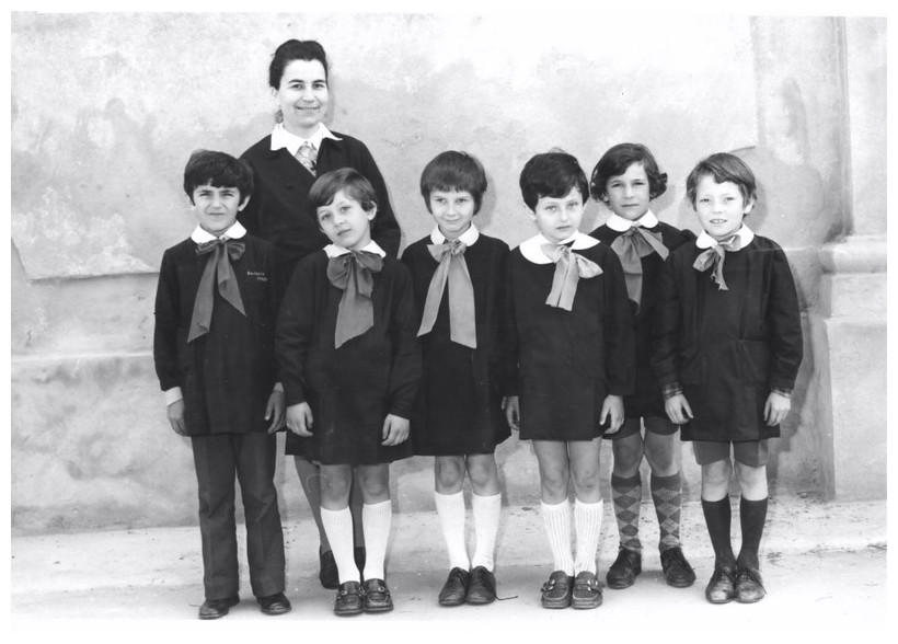 1972_Scuola elementare con la maestra Cirio Bruna